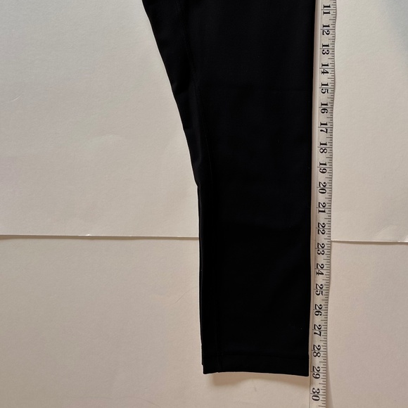 Lululemon Black Crop‎ Leggings - Size 6 ( No Size Tag / Yes Size Dot). - Picture 6 of 7